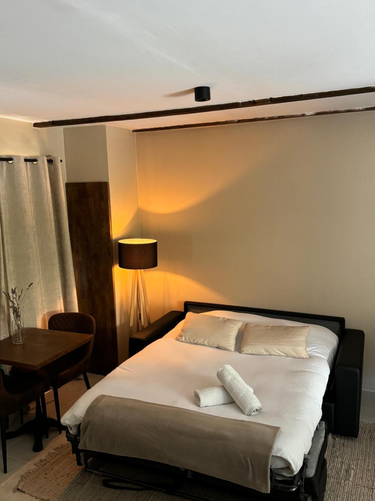 Maison Au Bord De L'Eau Les Roches 内农河畔罗什福尔 外观 照片