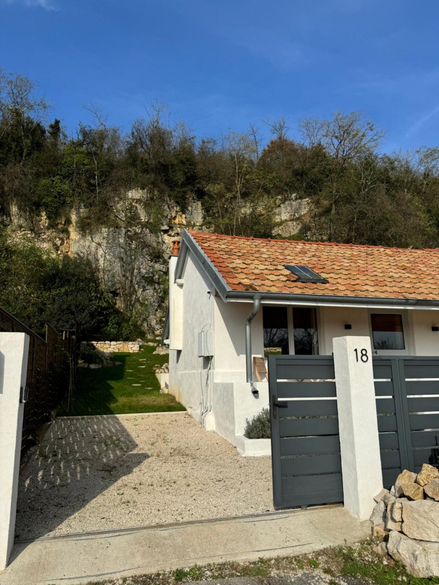 Maison Au Bord De L'Eau Les Roches 内农河畔罗什福尔 外观 照片