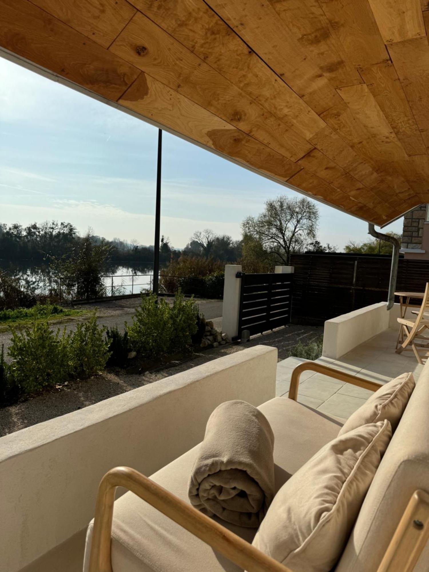 Maison Au Bord De L'Eau Les Roches 内农河畔罗什福尔 外观 照片