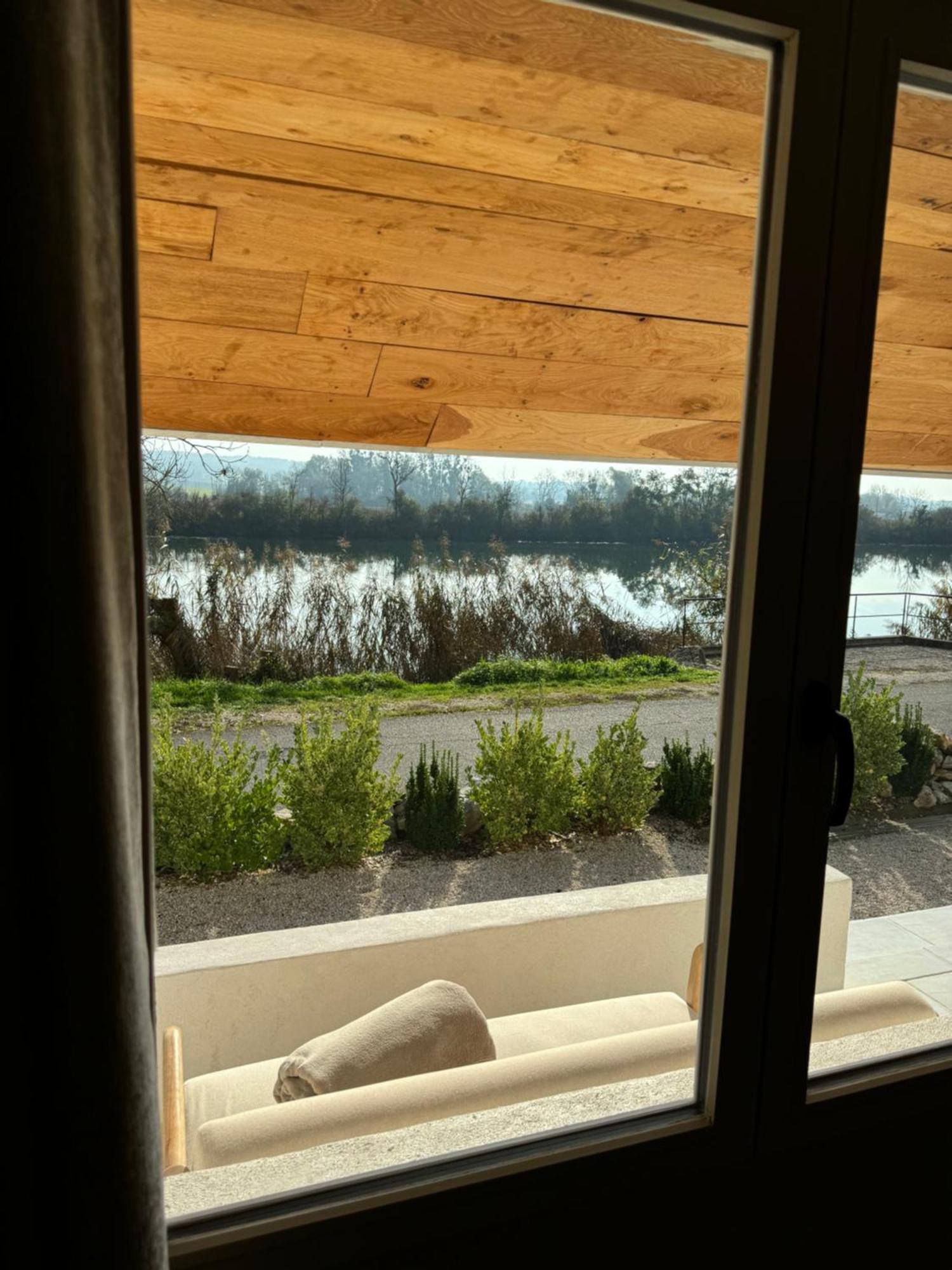 Maison Au Bord De L'Eau Les Roches 内农河畔罗什福尔 外观 照片